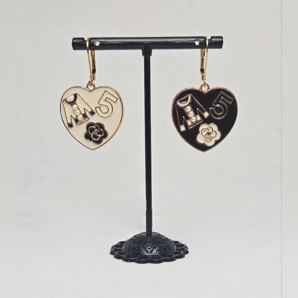 Gold Tone Black & White Heart Earrings – M5 Design with Pearl Detail